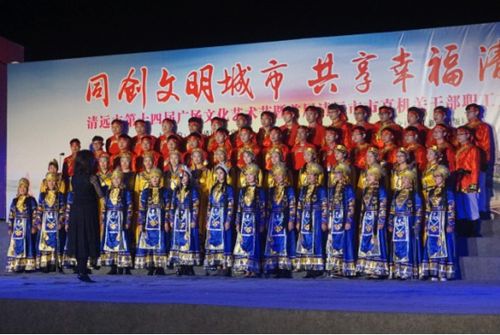 清遠(yuǎn)市第十四屆廣場文化藝術(shù)節(jié)經(jīng)信專場活動圓滿舉行，市經(jīng)信局組織文化藝術(shù)交流活動促進(jìn)行業(yè)發(fā)展